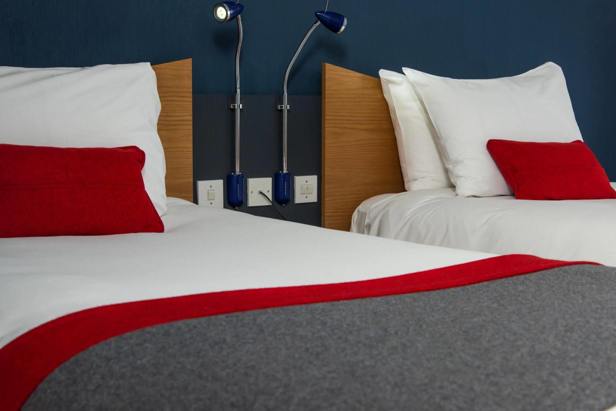 Holiday Inn Express Stoke-On-Trent By Ihg Stoke-on-Trent Exterior foto
